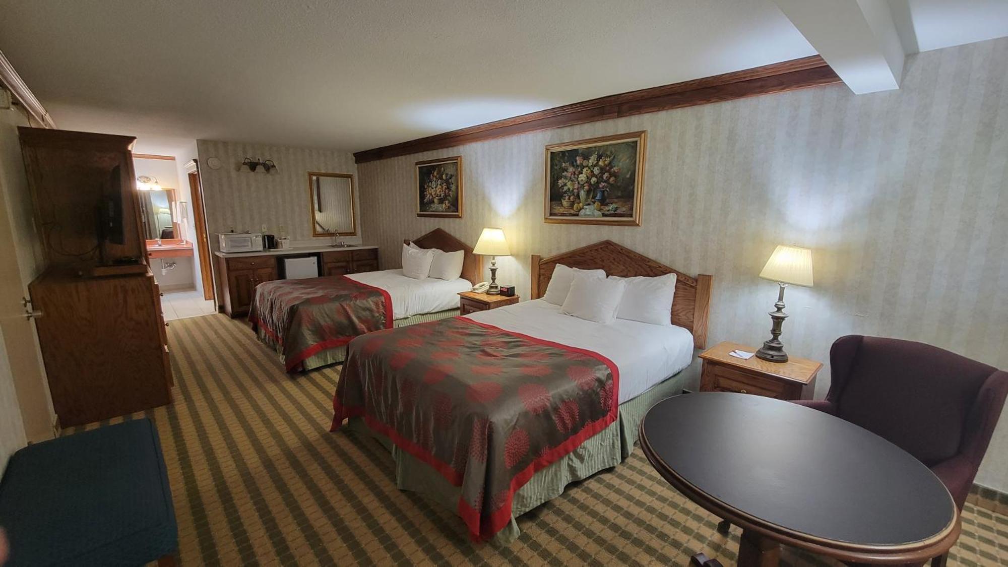 Ramada By Wyndham Saginaw Hotel & Suites Exterior photo